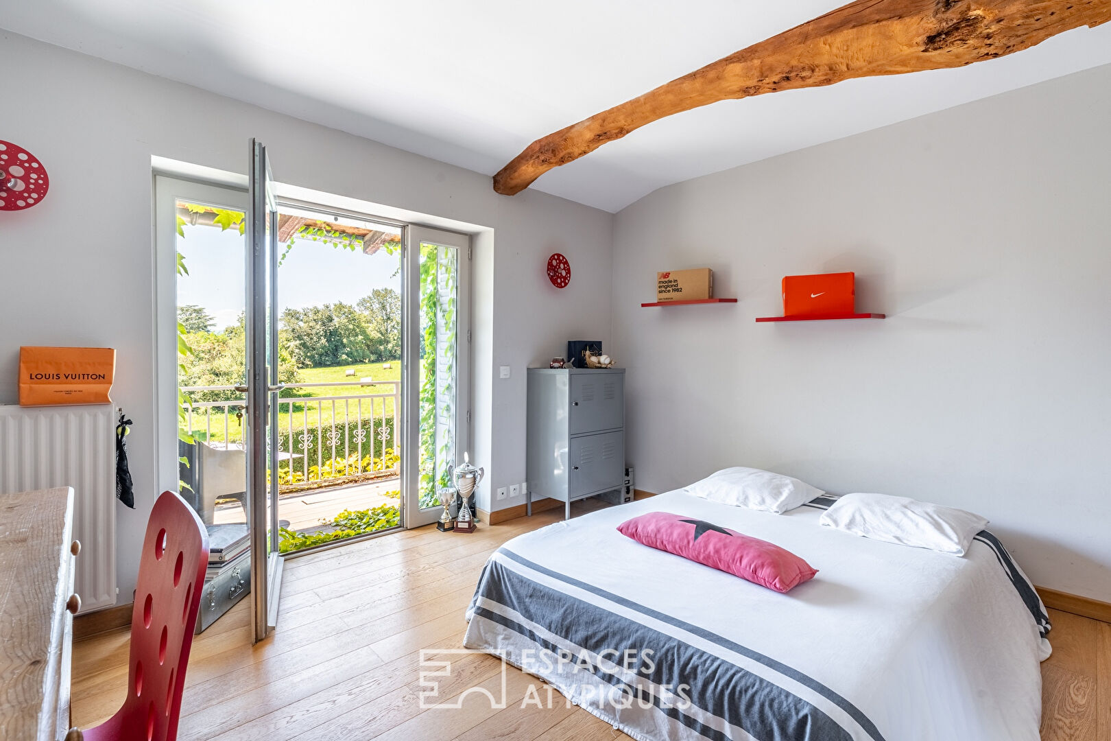 Charming building from 1850, completely renovated