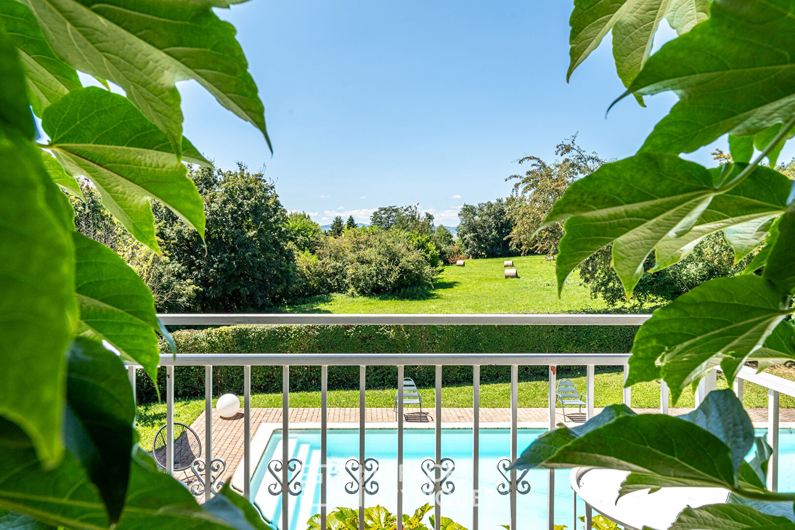 Charming building from 1850, completely renovated