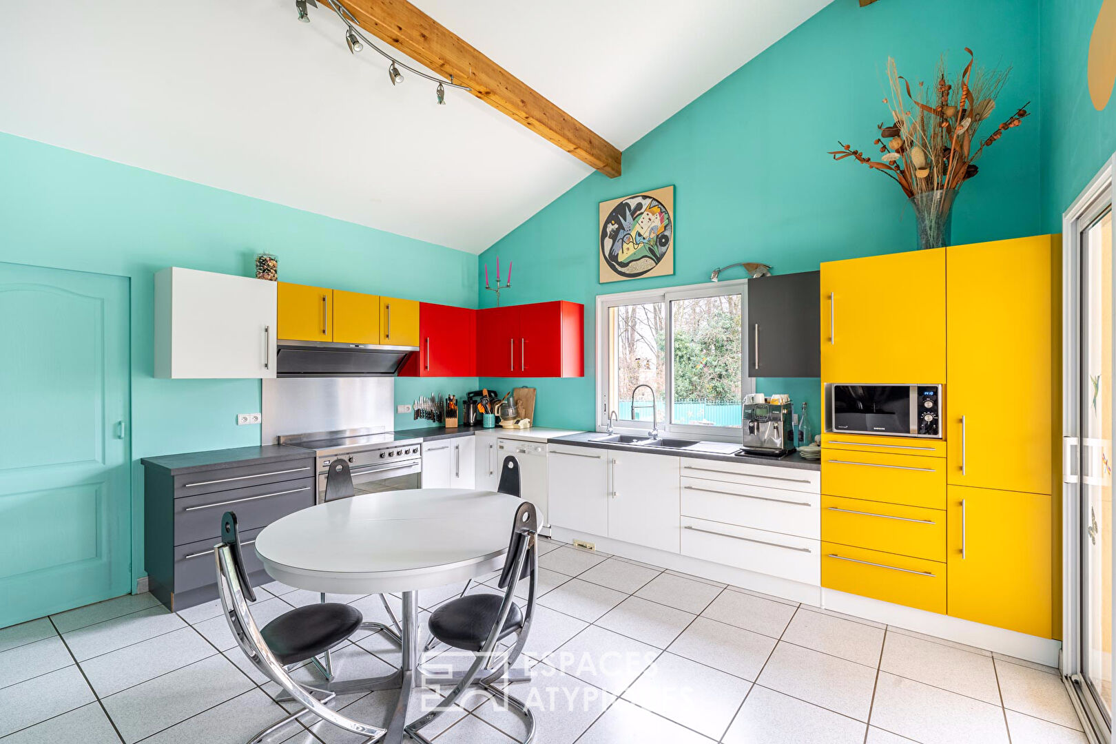 Contemporary villa with wooded park in the heart of Belleville-en-Beaujolais