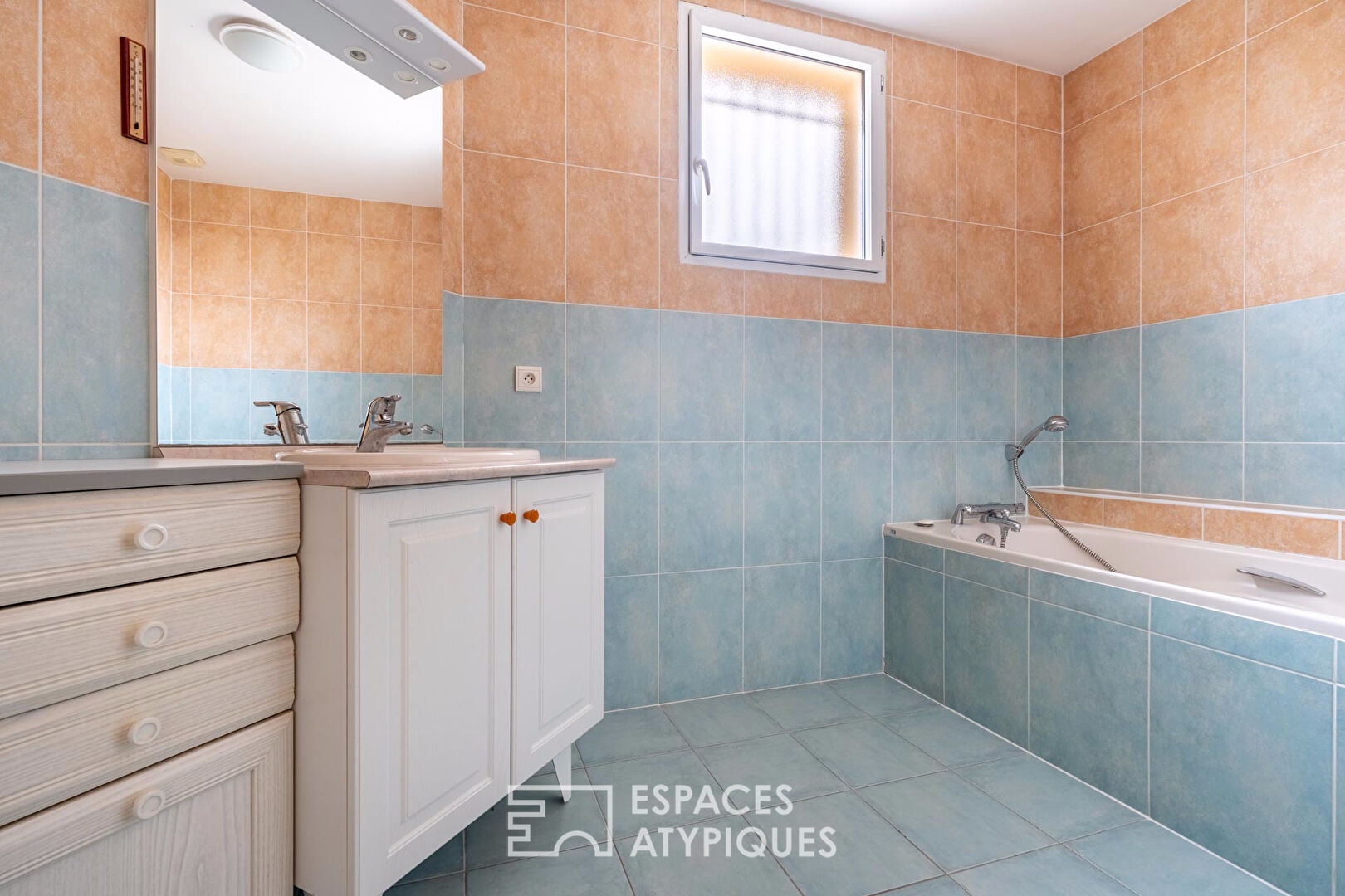 Contemporary villa with wooded park in the heart of Belleville-en-Beaujolais