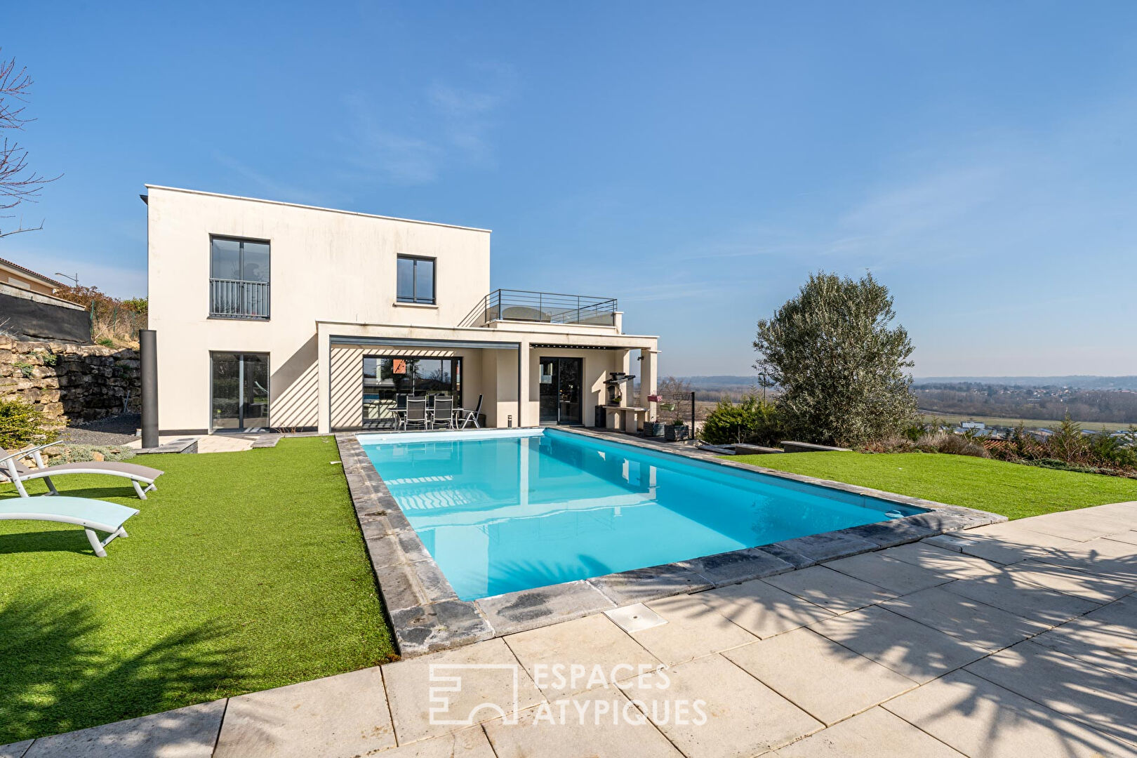 Maison contemporaine sur les hauteurs de Anse avec vue imprenable sur la chaine des Alpes