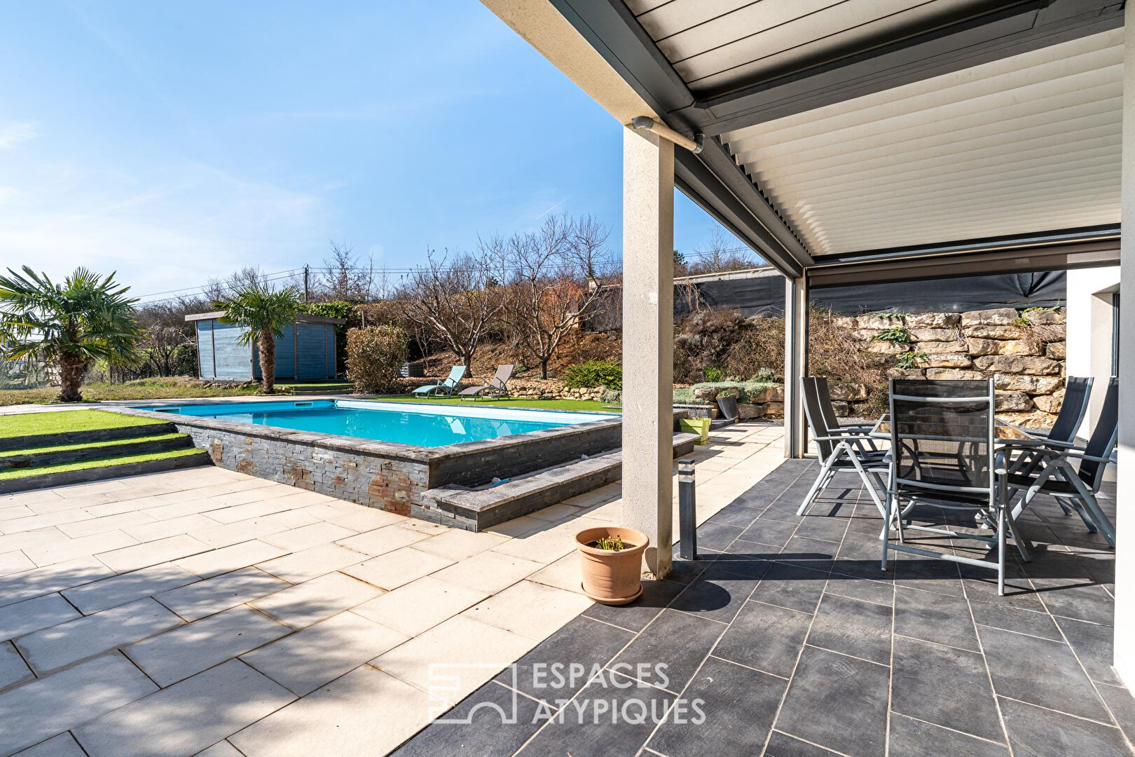 Maison contemporaine sur les hauteurs de Anse avec vue imprenable sur la chaine des Alpes
