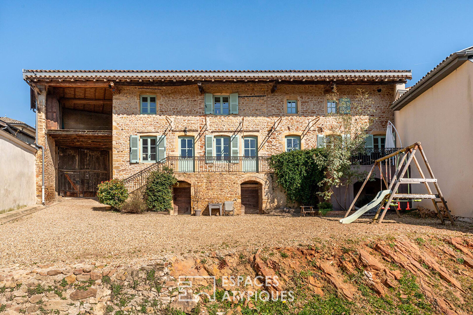 Propriété de caractère avec belles dépendances au coeur du Beaujolais