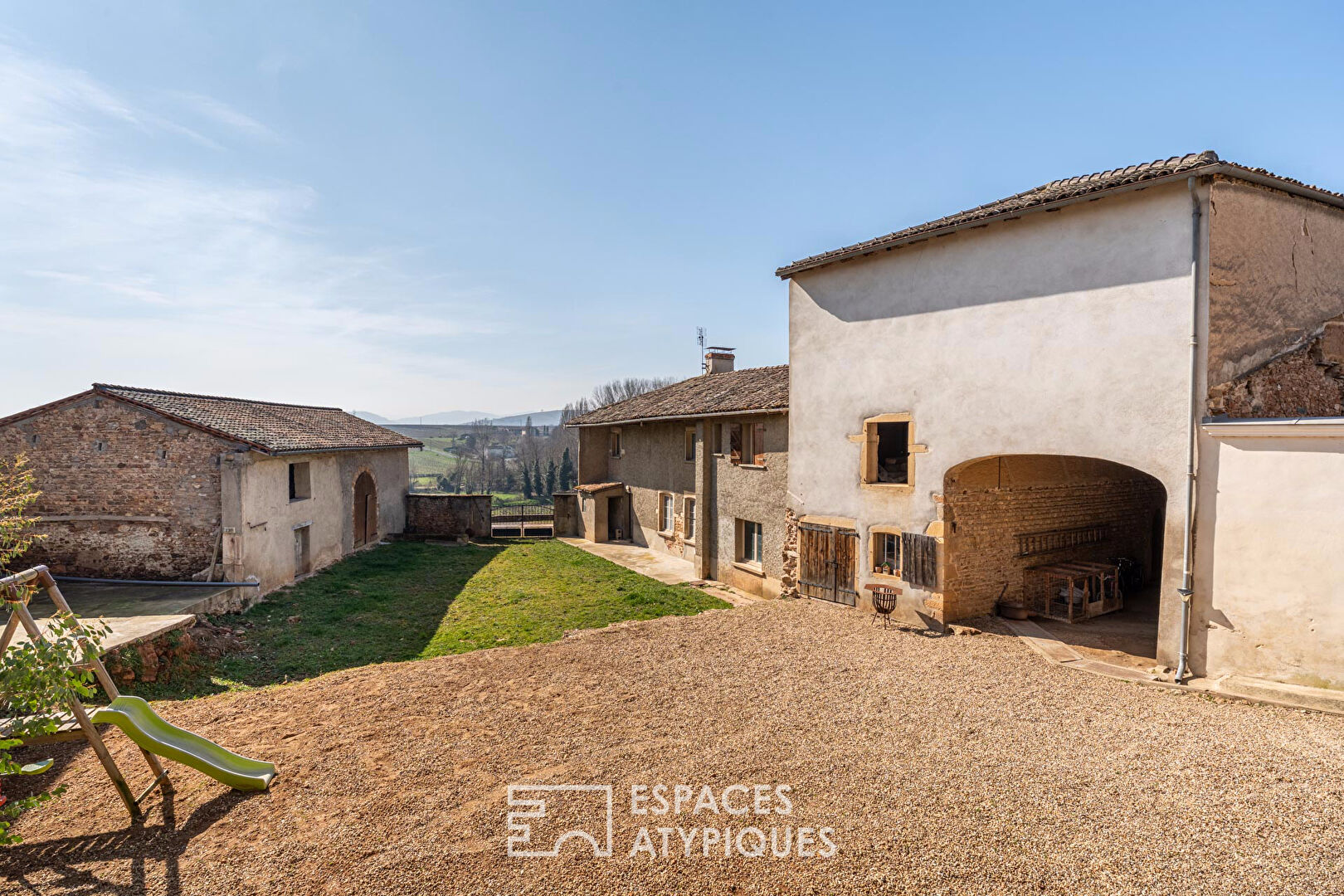 Propriété de caractère avec belles dépendances au coeur du Beaujolais