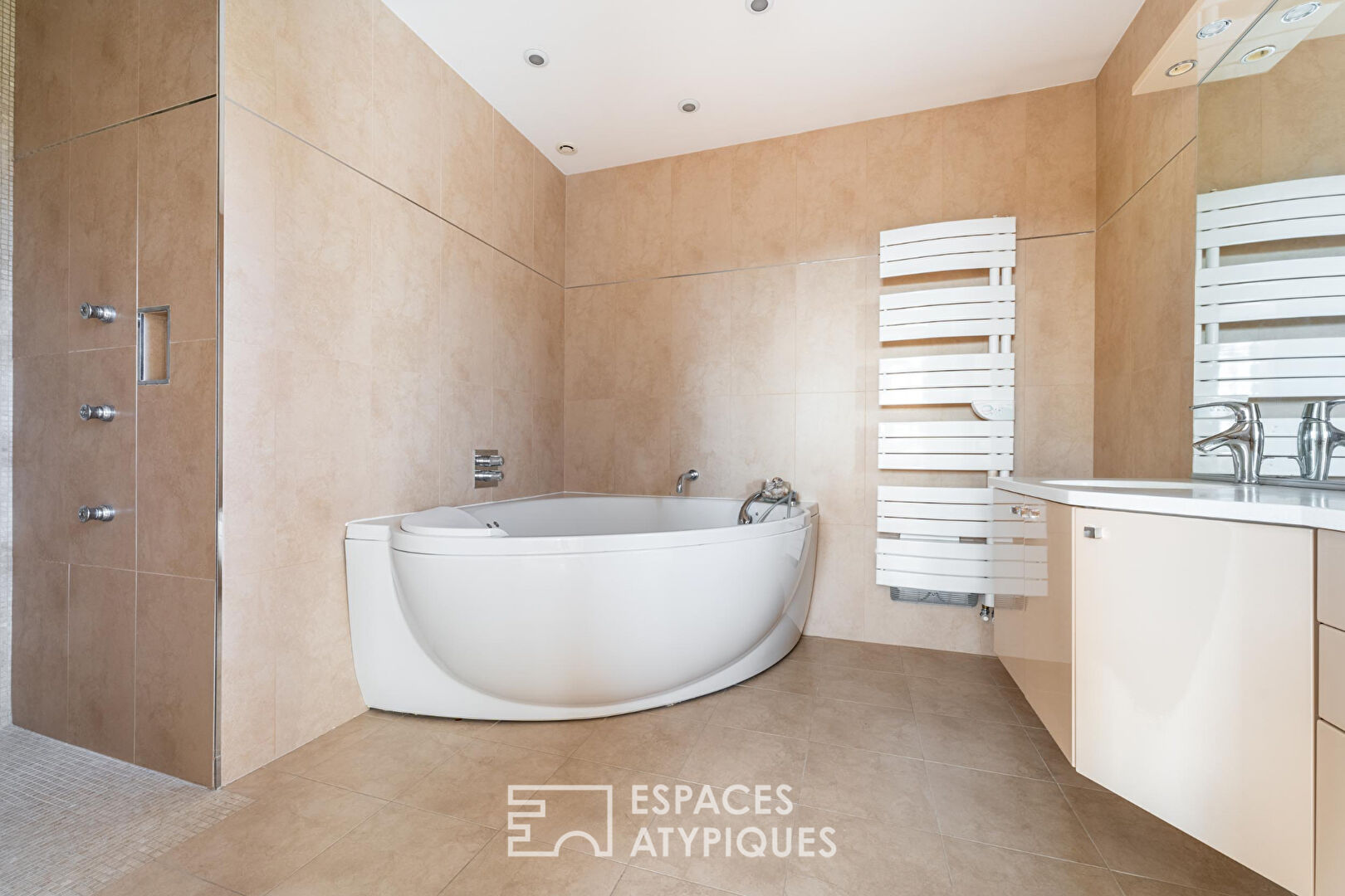 Villa avec vue exceptionnelle sur Cogny