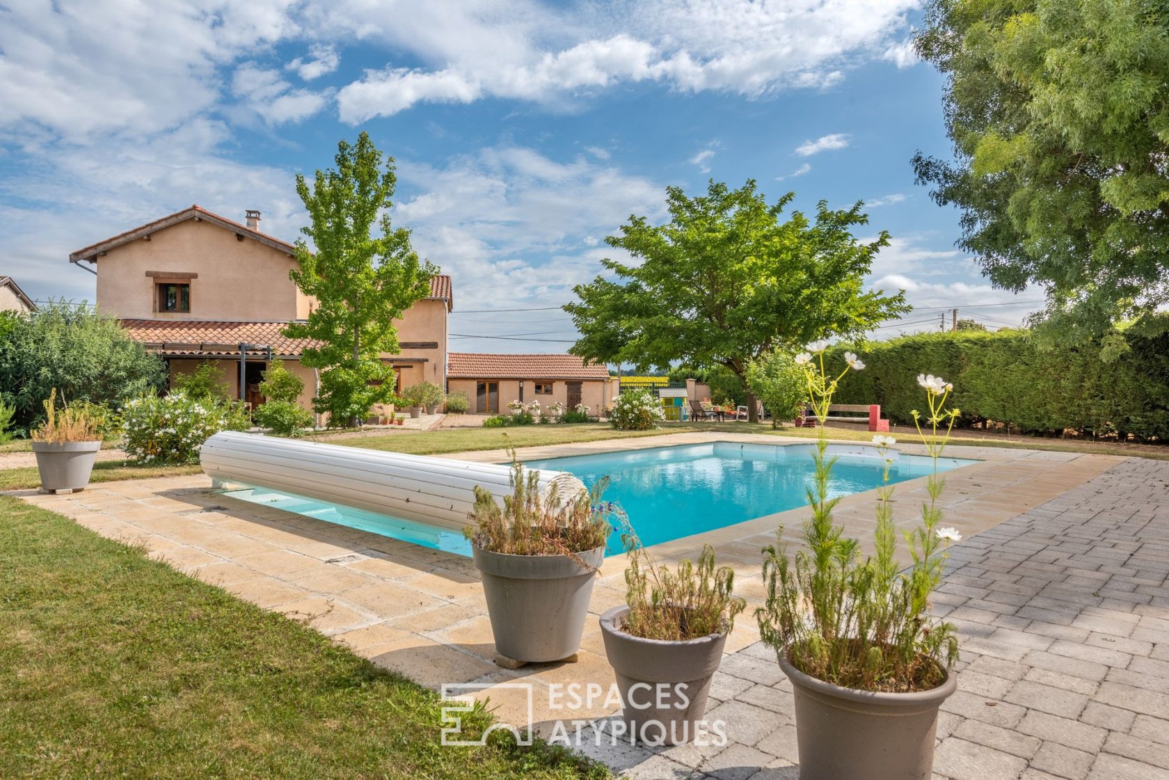 Renovated farmhouse with swimming pool