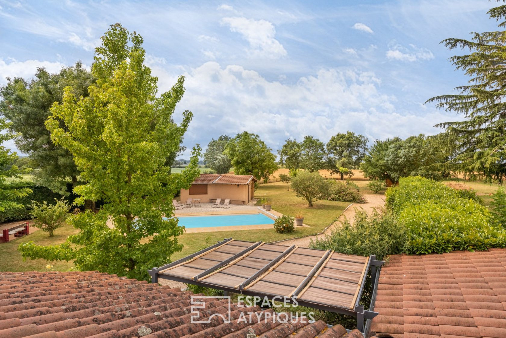 Renovated farmhouse with swimming pool