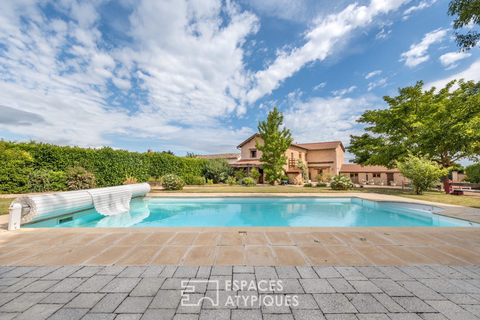 Ferme rénovée avec piscine