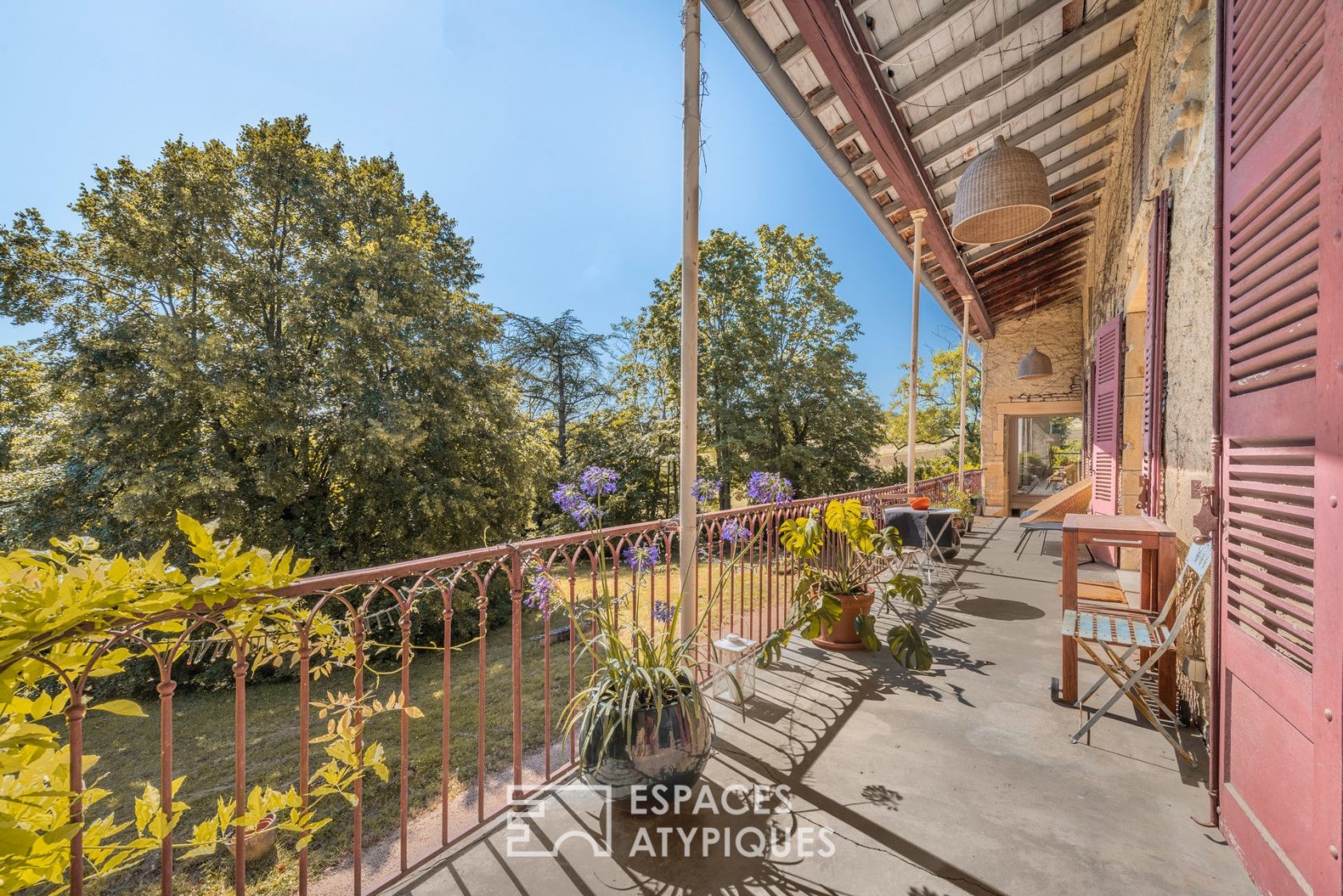 Maison en pierres dorées rénovée par un architecte