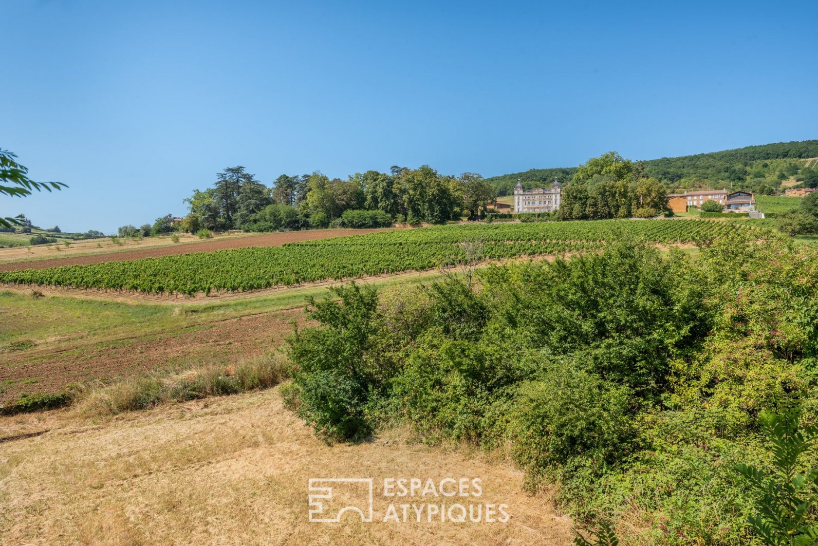 Maison en pierres dorées rénovée par un architecte