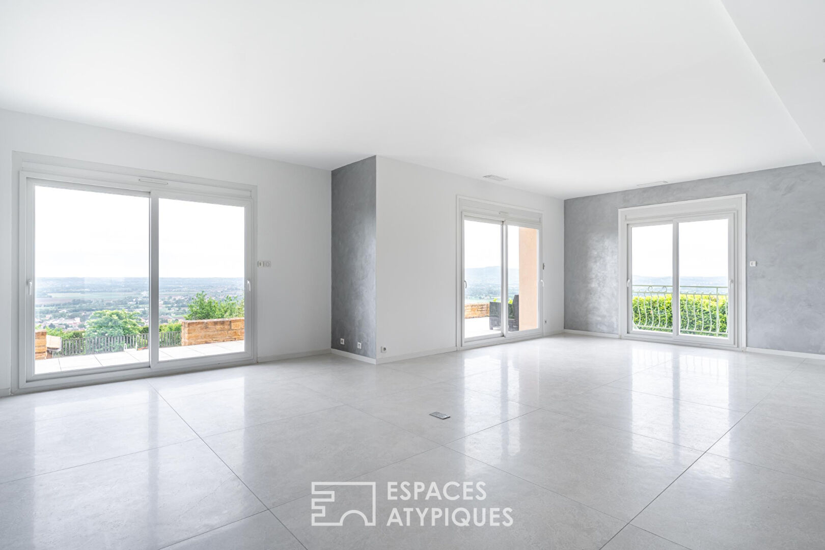 Maison sur les hauteurs d’Anse avec vue panoramique