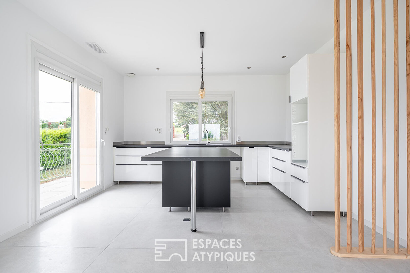 Maison sur les hauteurs d’Anse avec vue panoramique