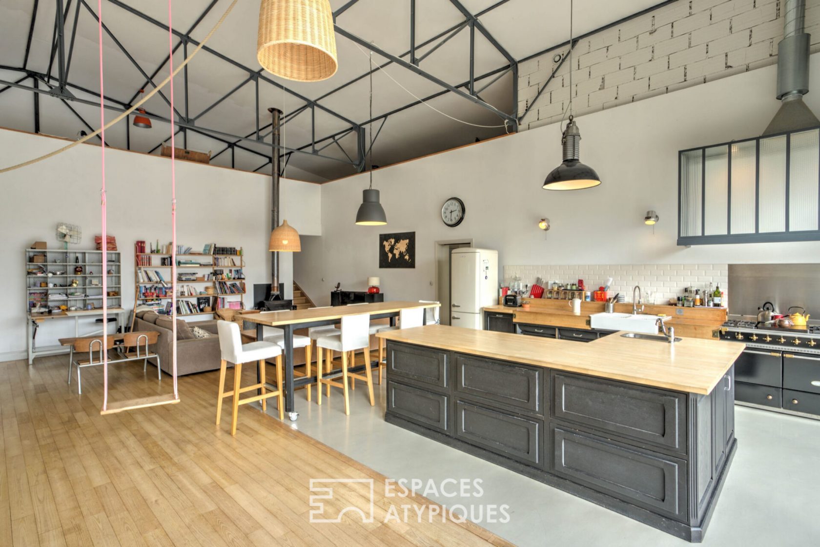 Loft industriel avec piscine proche du bassin