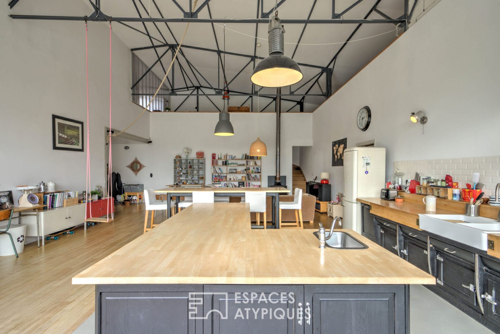 Loft industriel avec piscine proche du bassin