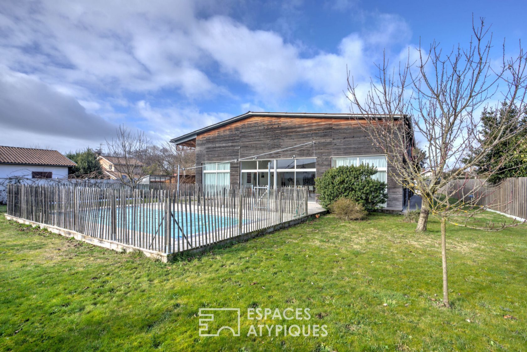 Loft industriel avec piscine proche du bassin