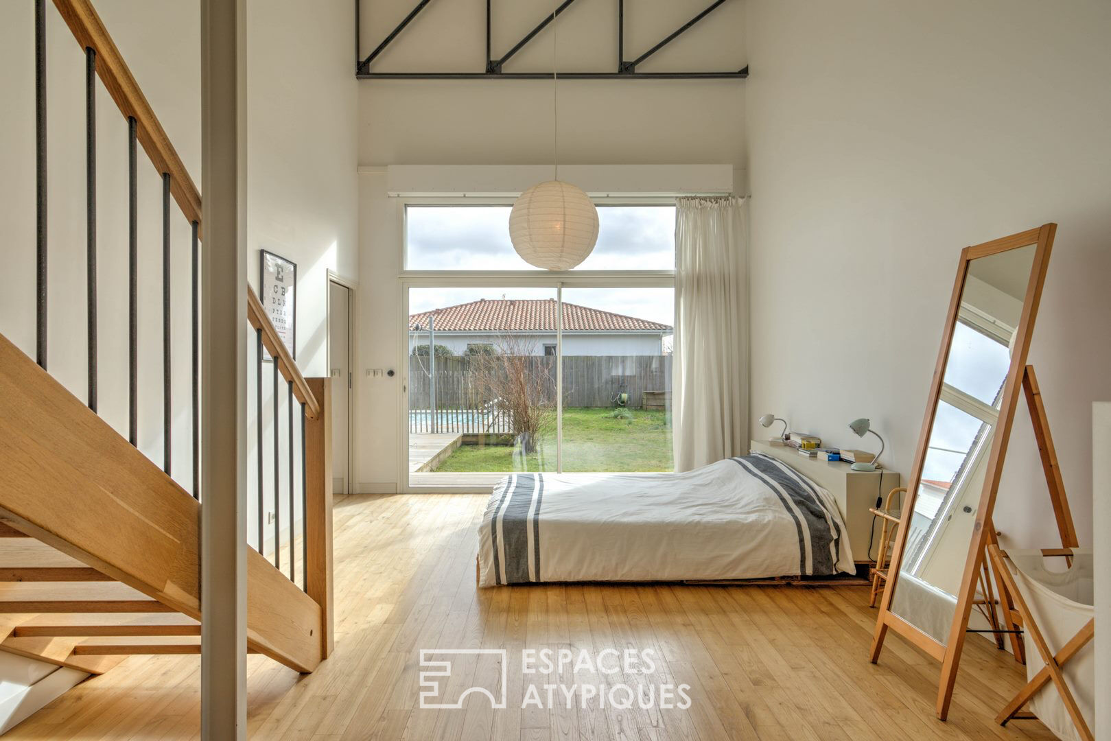 Loft industriel avec piscine proche du bassin