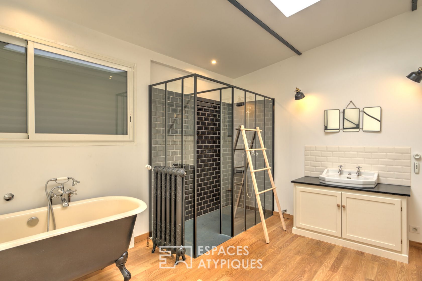 Loft industriel avec piscine proche du bassin