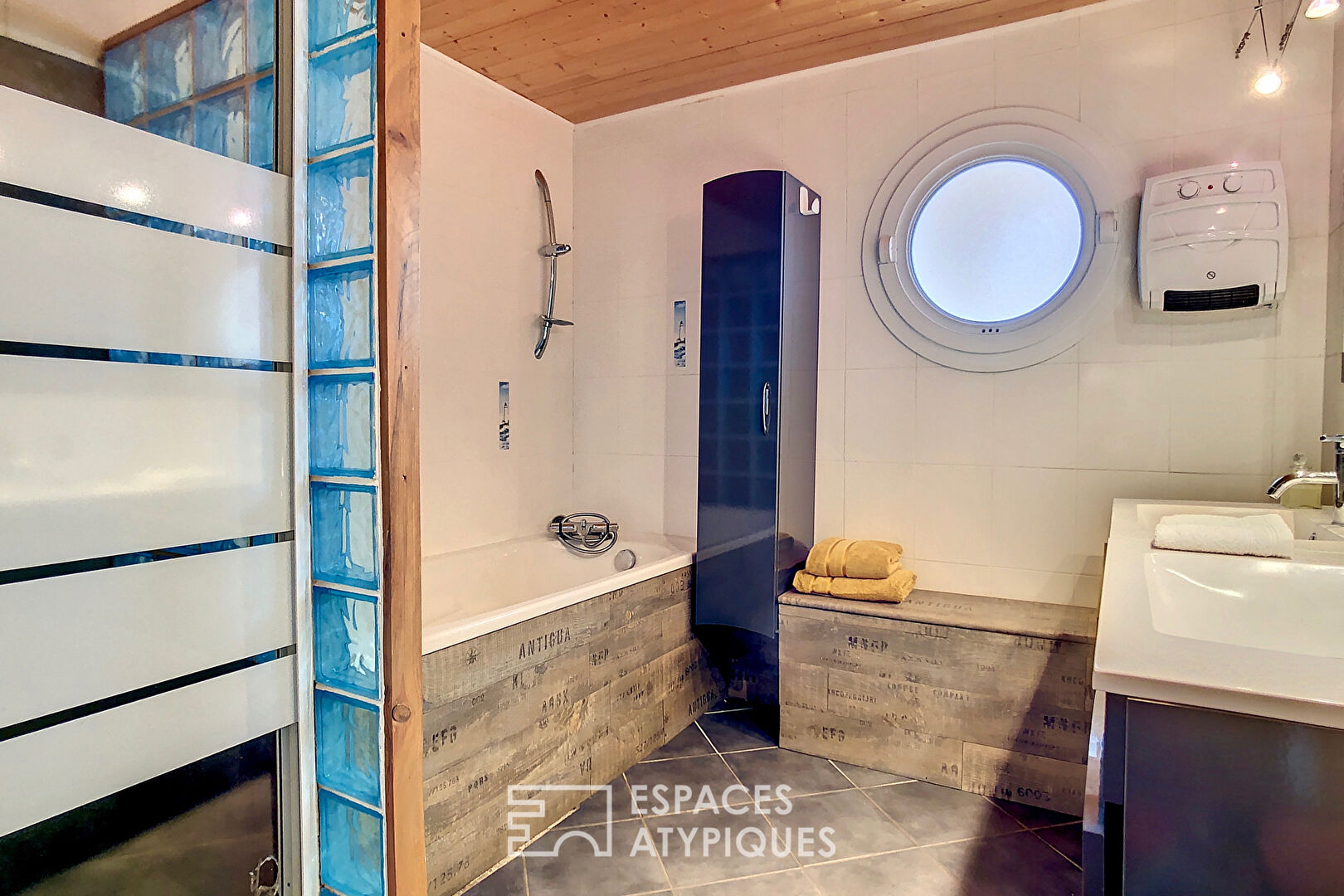 The charm of a wooden house in Lege Cap Ferret