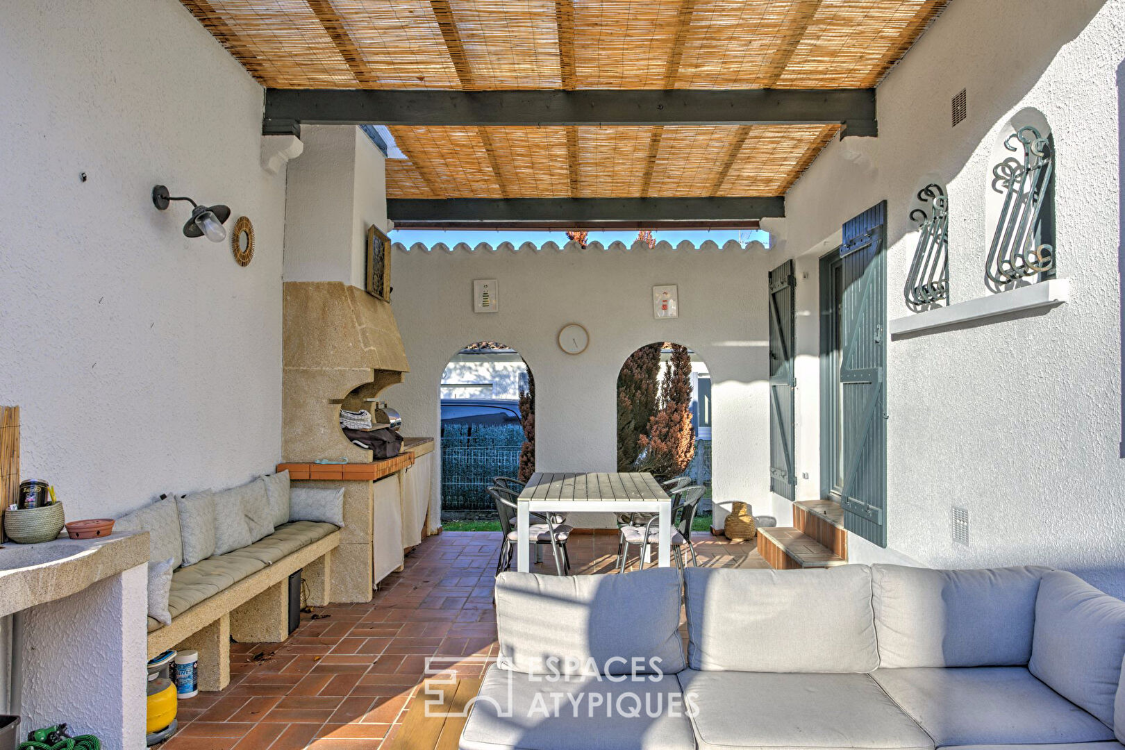 Maison familiale au style provençal en bord de mer.