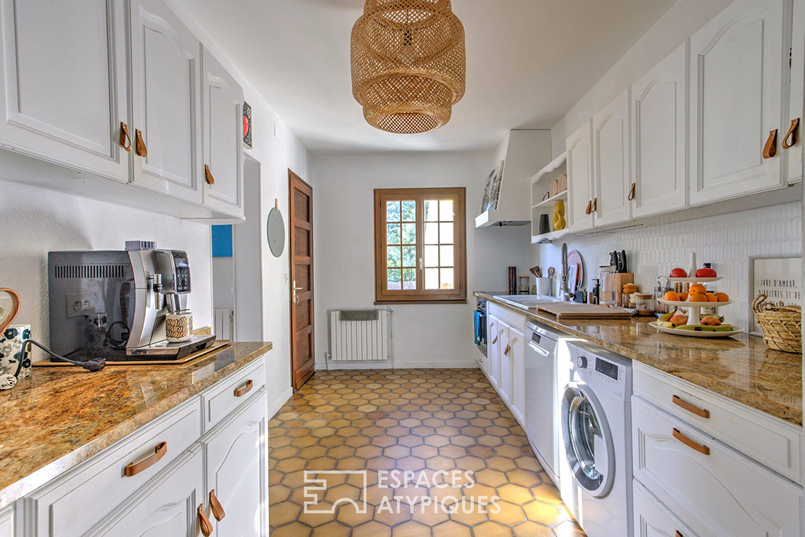 Maison familiale au style provençal en bord de mer.