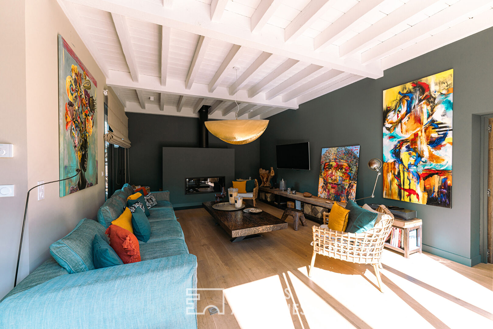Magnificent Architectural Villa in Andernos