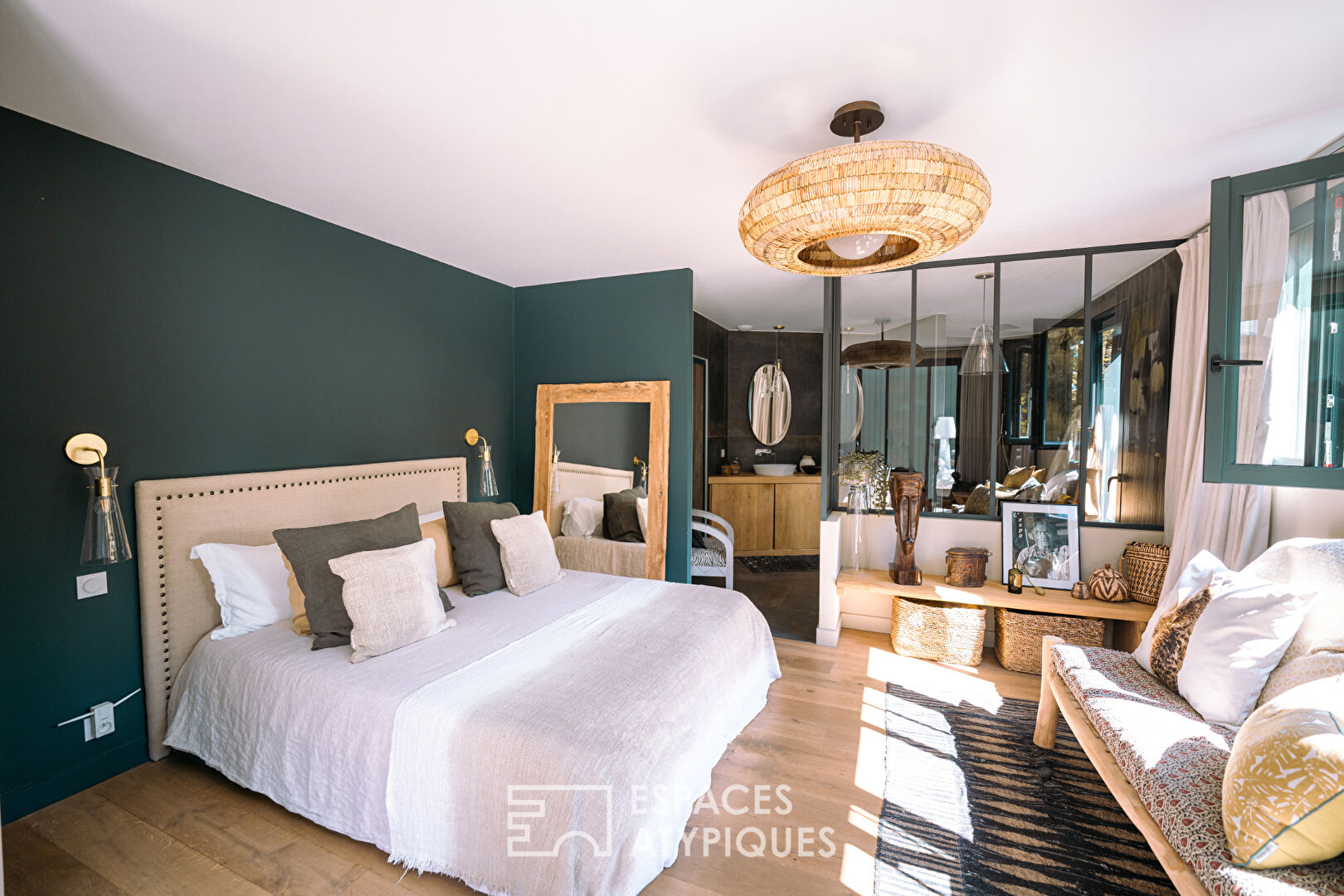 Magnificent Architectural Villa in Andernos