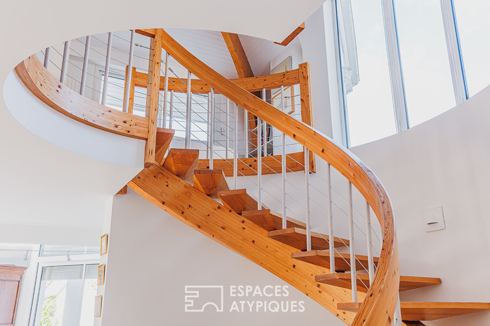 Remarkable Architect’s Villa with guest house in the center of La Teste