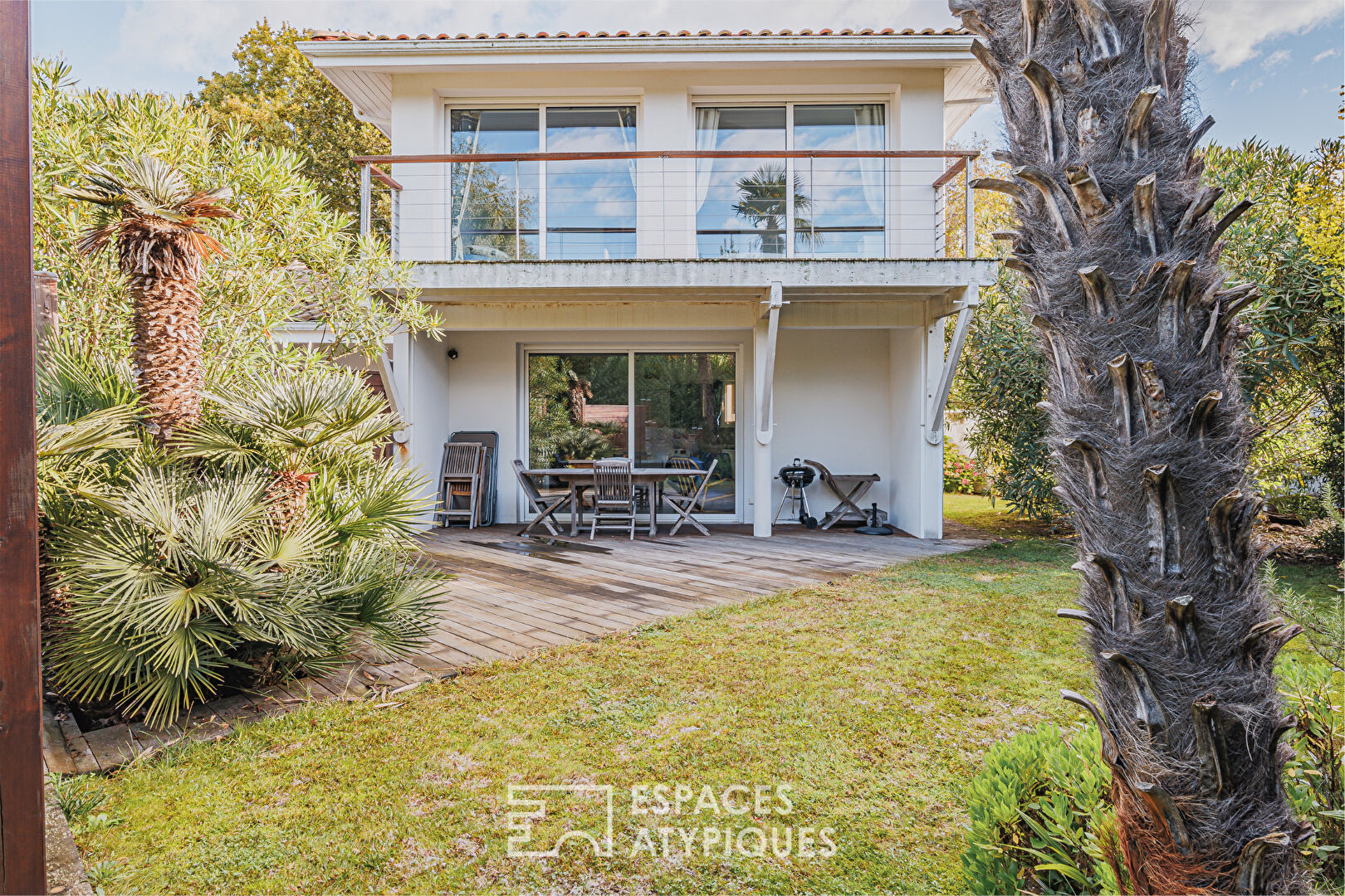 Remarkable Architect’s Villa with guest house in the center of La Teste