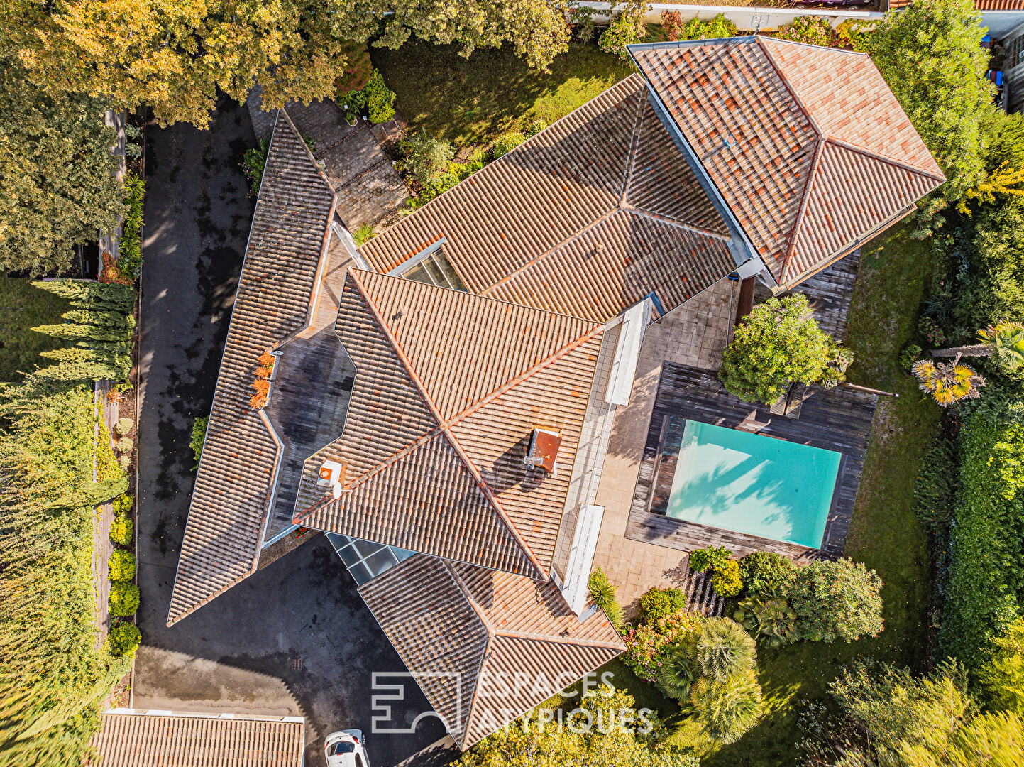 Remarkable Architect’s Villa with guest house in the center of La Teste