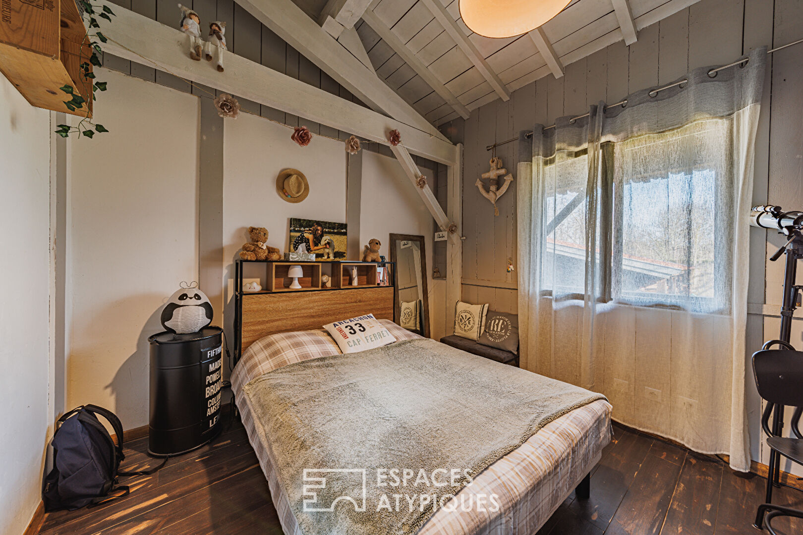 Villa style ferret-capienne et son paddock à chevaux