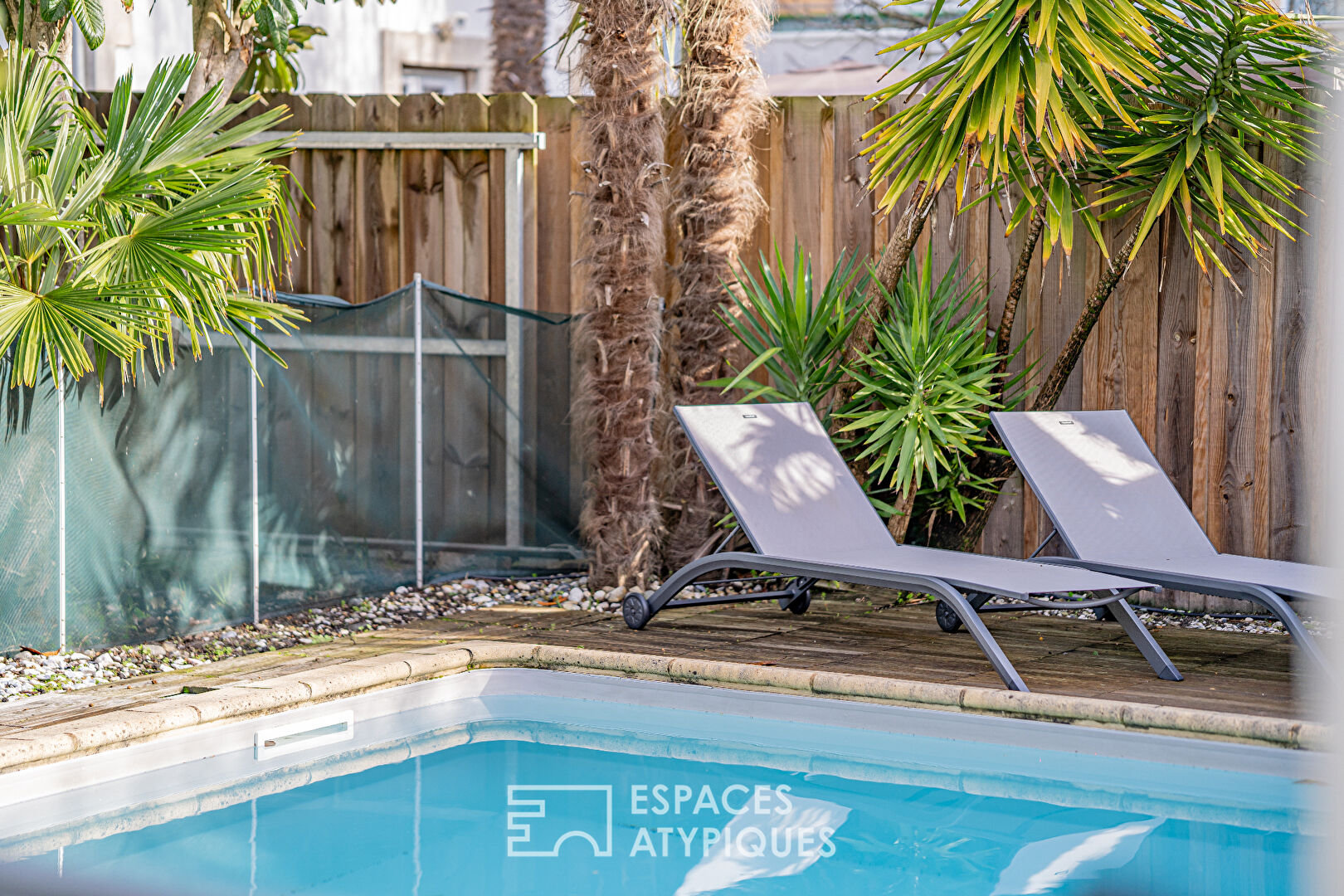 Maison rénovée avec piscine et local commercial en hyper centre