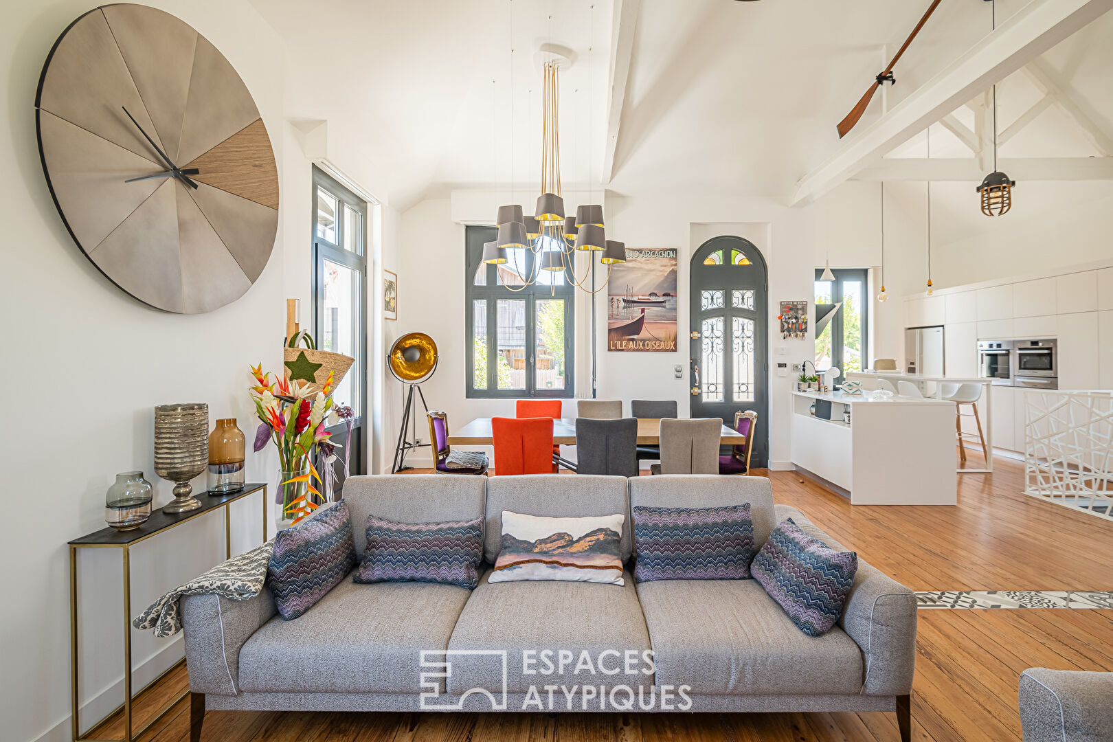 Character house with outbuilding and garage in Arcachon