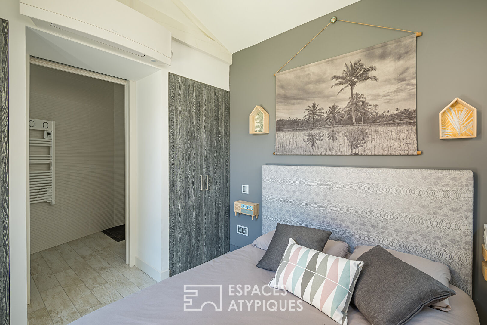 Character house with outbuilding and garage in Arcachon