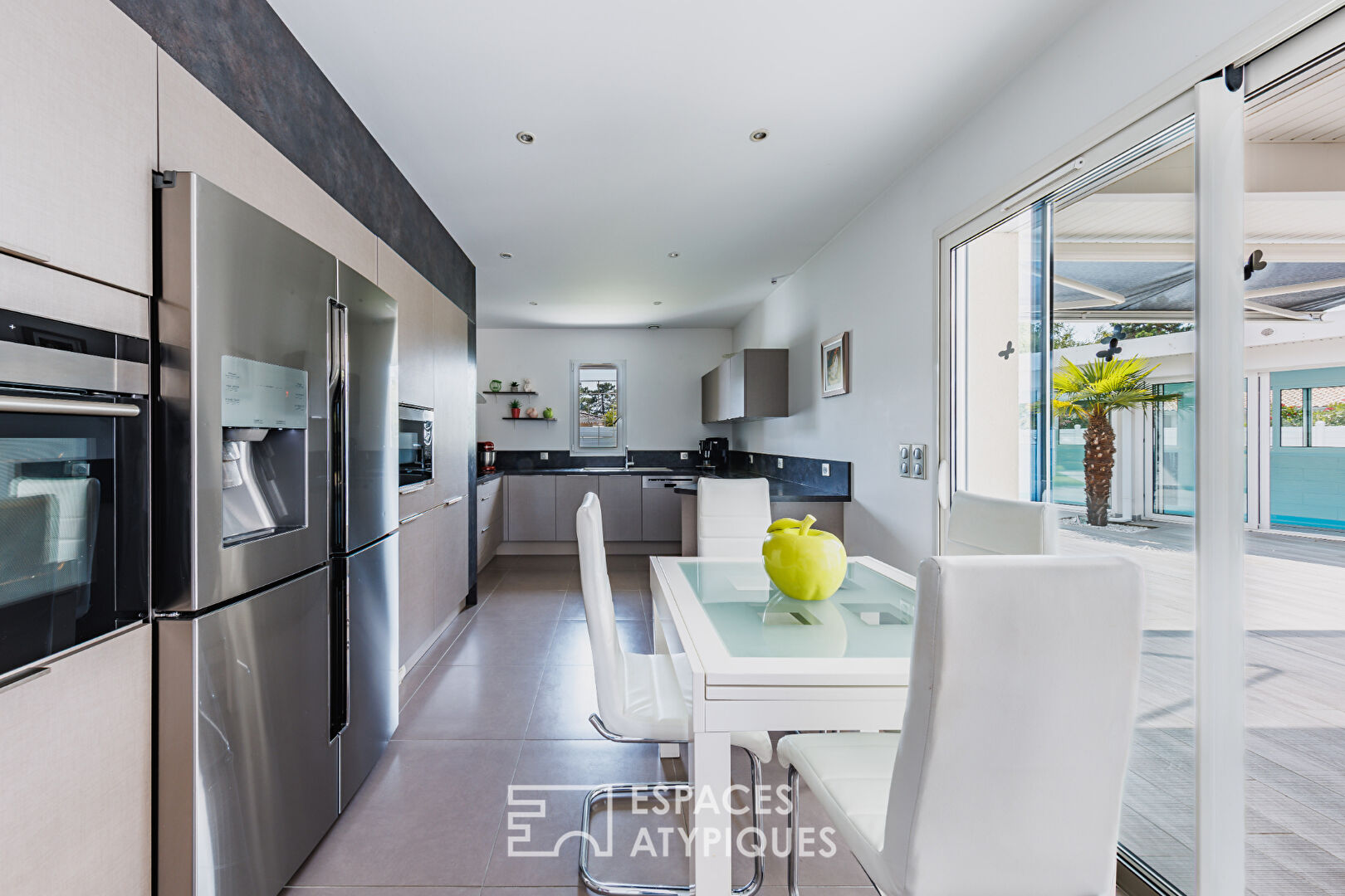 Villa contemporaine sur le Golf et son bassin de nage unique