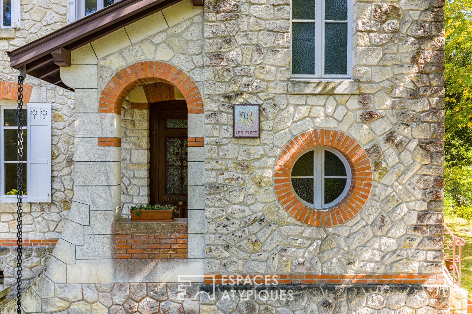 Elegant mansion with authentic charm, a stone’s throw from the Arcachon Bay