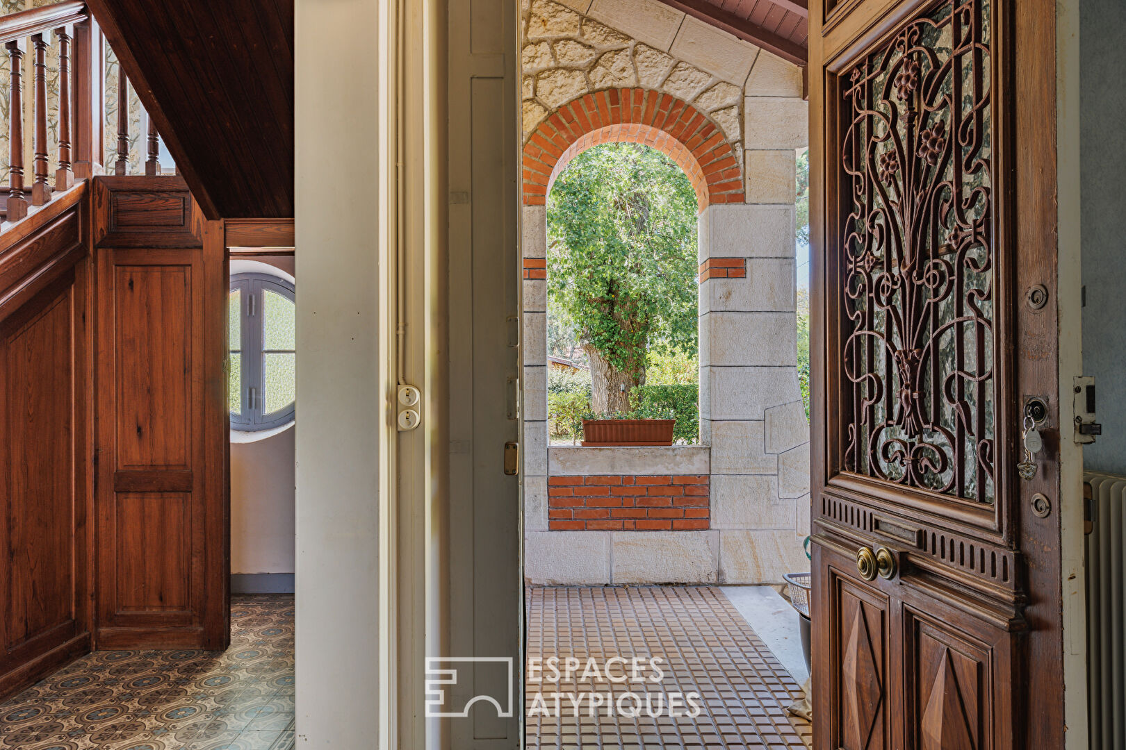 Elegant mansion with authentic charm, a stone’s throw from the Arcachon Bay