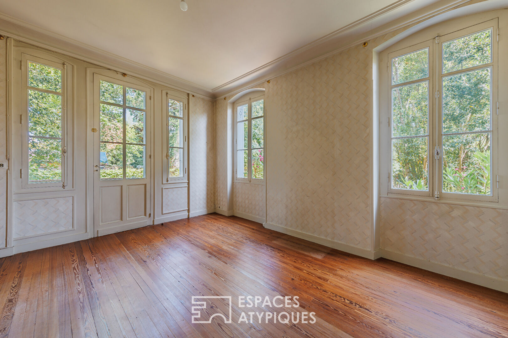 Elegant mansion with authentic charm, a stone’s throw from the Arcachon Bay