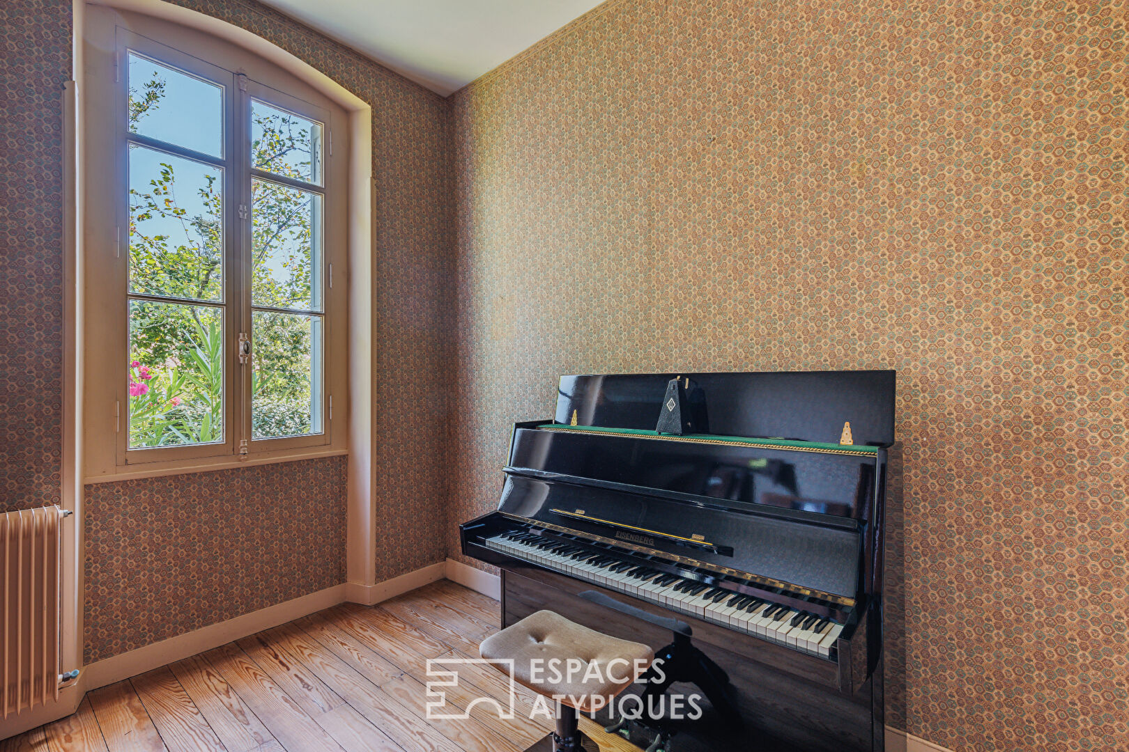 Elegant mansion with authentic charm, a stone’s throw from the Arcachon Bay
