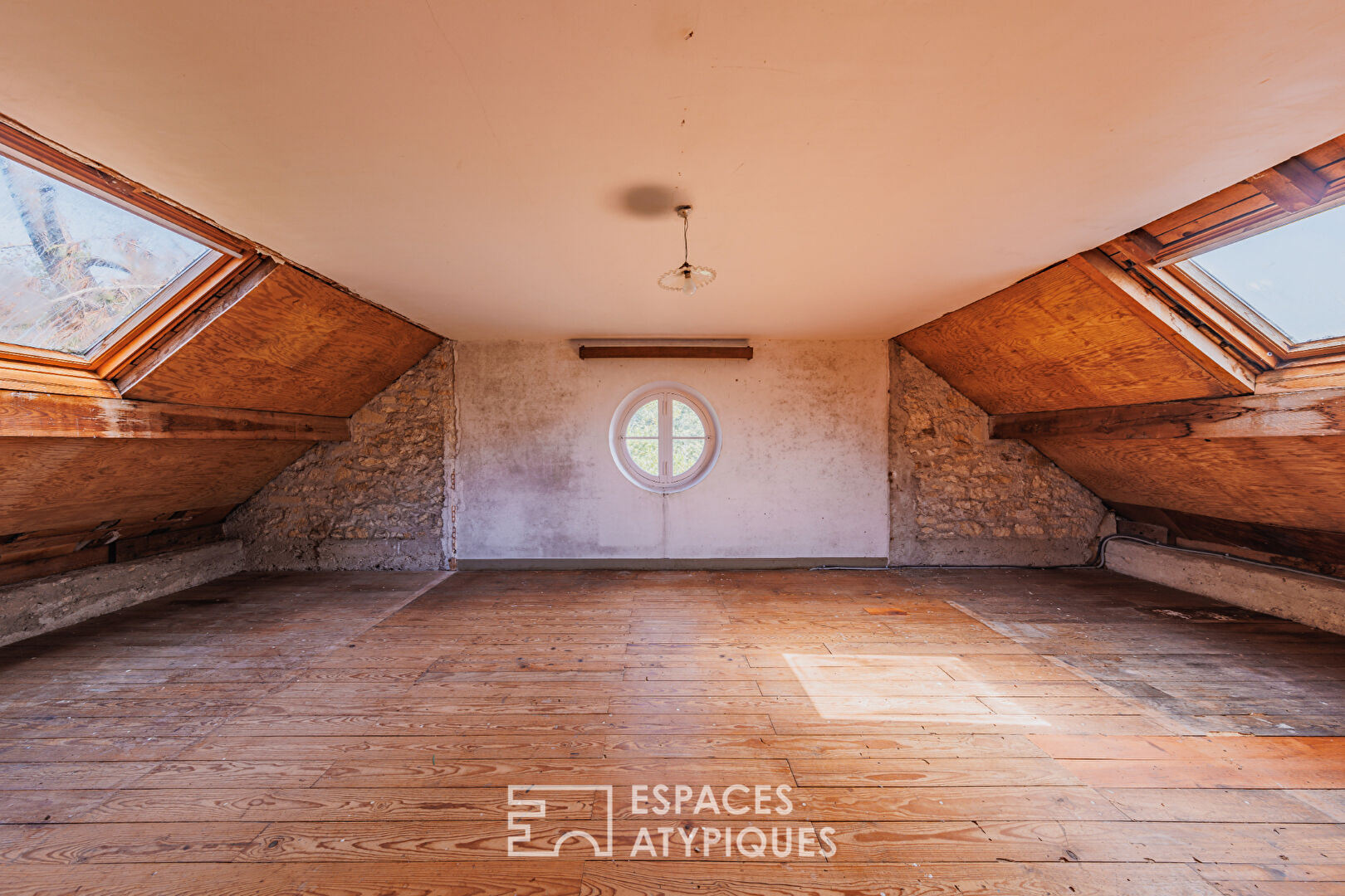 Elegant mansion with authentic charm, a stone’s throw from the Arcachon Bay