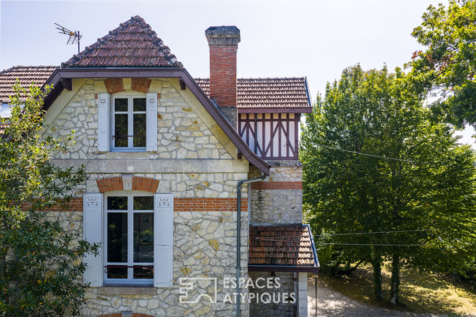 Elegant mansion with authentic charm, a stone’s throw from the Arcachon Bay