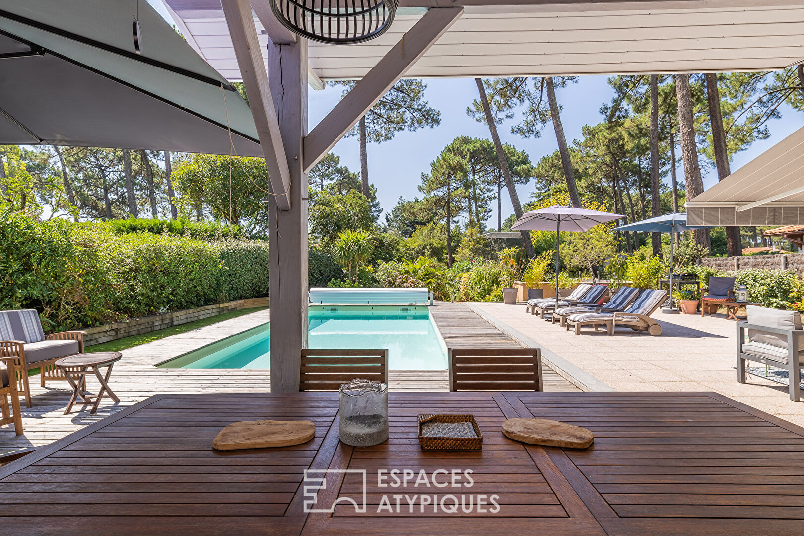 Villa baignée de lumière avec piscine et garage, au Domaine de la Forêt