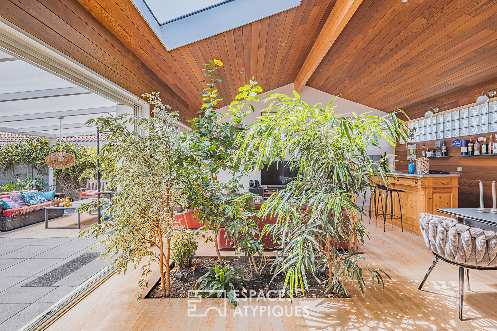 Villa en dialogue avec la nature au centre de La Teste