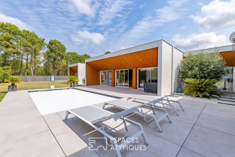 Contemporary architect-designed villa on the edge of the forest in Cazaux