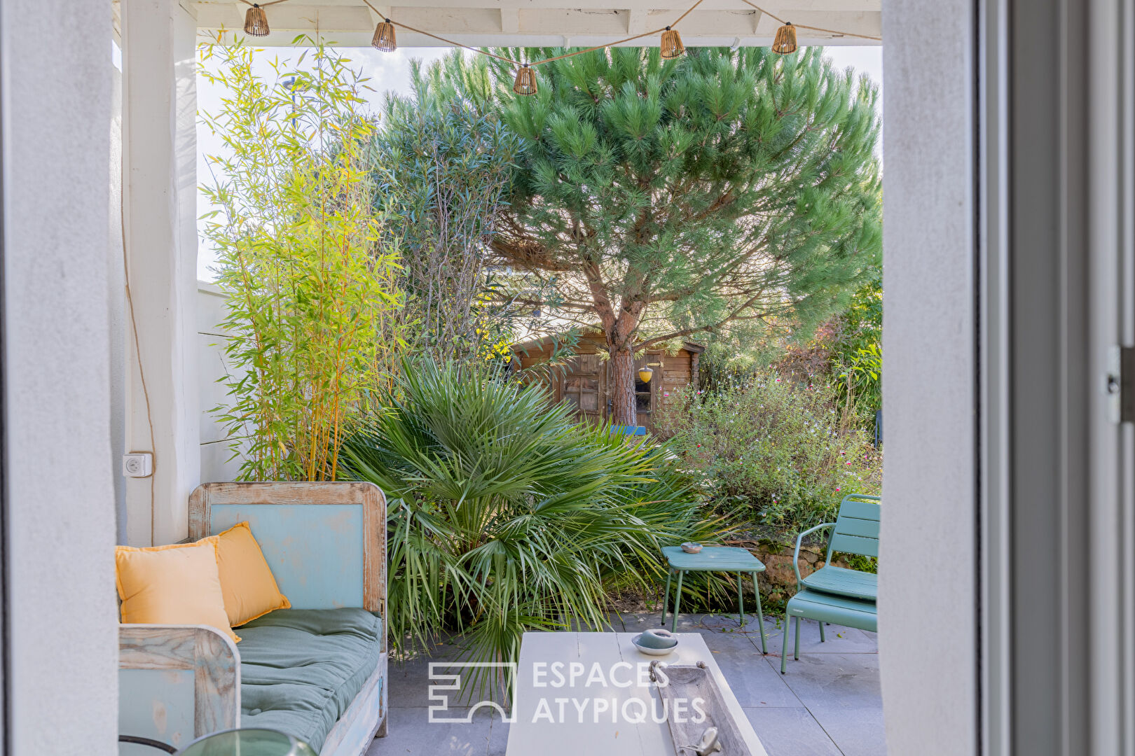 Ancienne longère revisitée avec piscine et jardin arboré