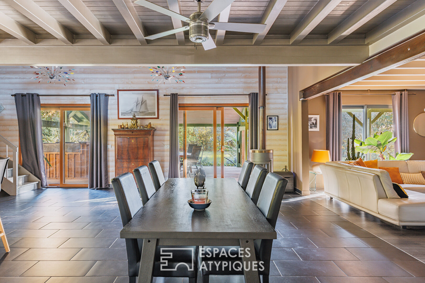 Une propriété de charme sur un vaste terrain