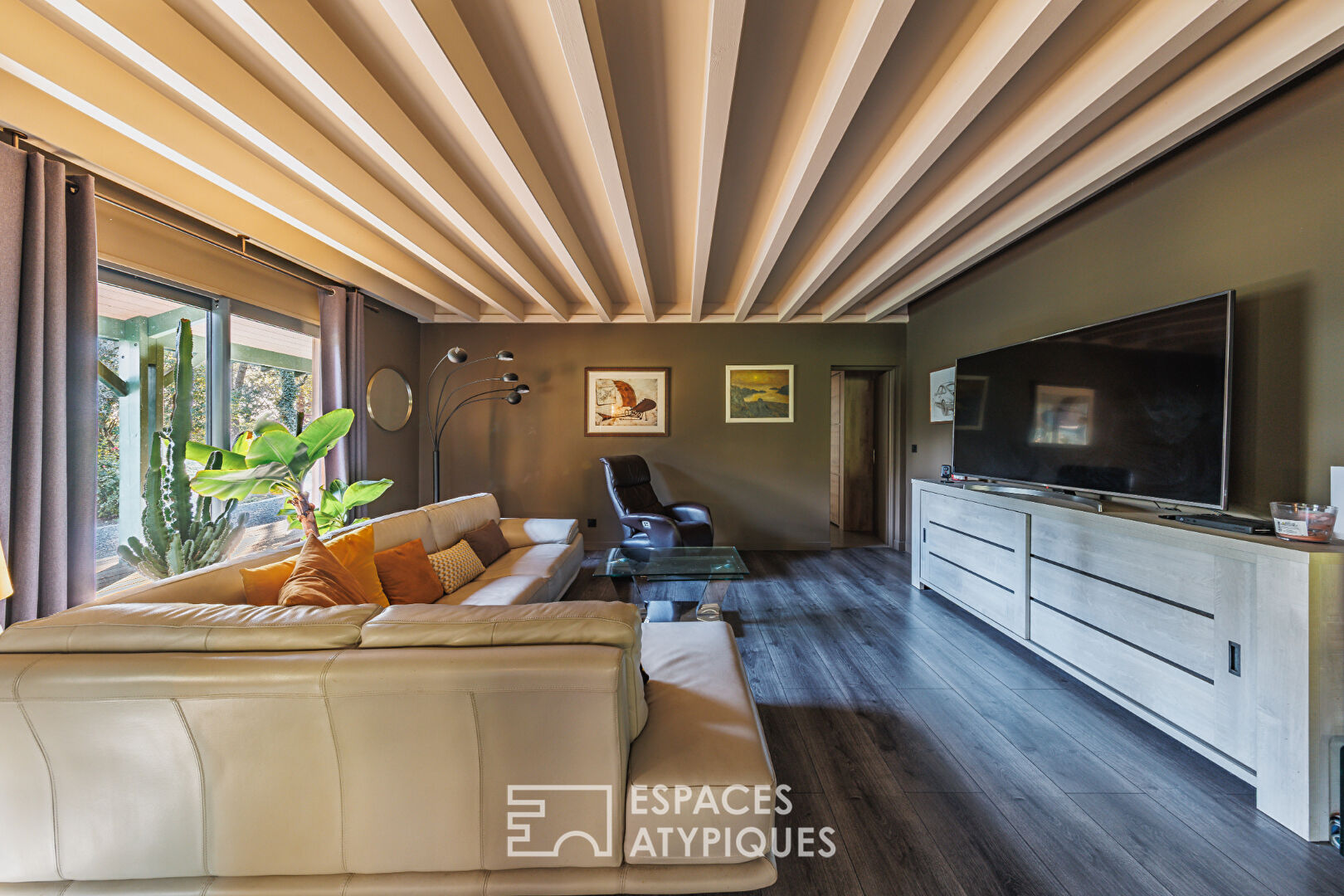 Une propriété de charme sur un vaste terrain