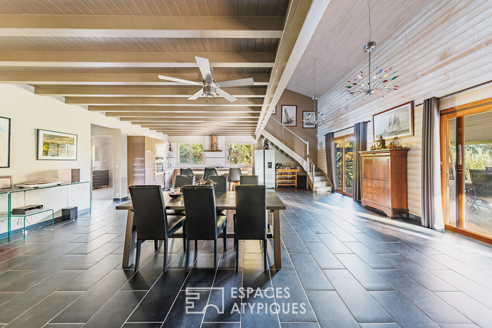 Une propriété de charme sur un vaste terrain