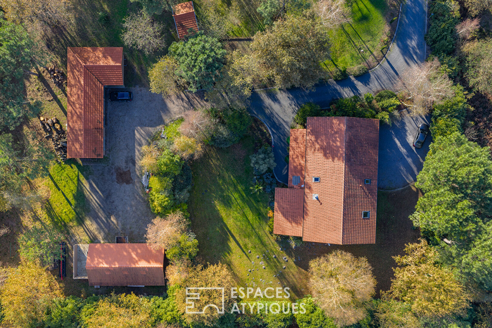 Une propriété de charme sur un vaste terrain