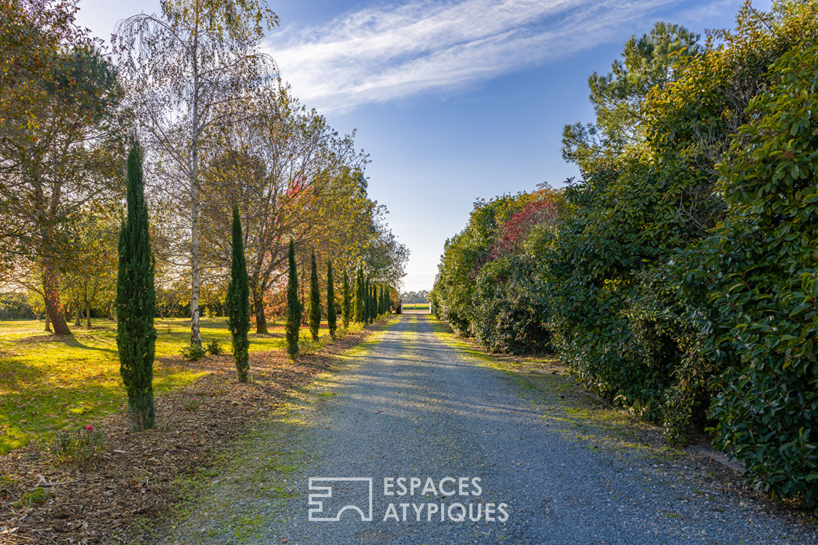 Une propriété de charme sur un vaste terrain