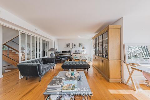 Refuge contemporain suspendu dans la nature